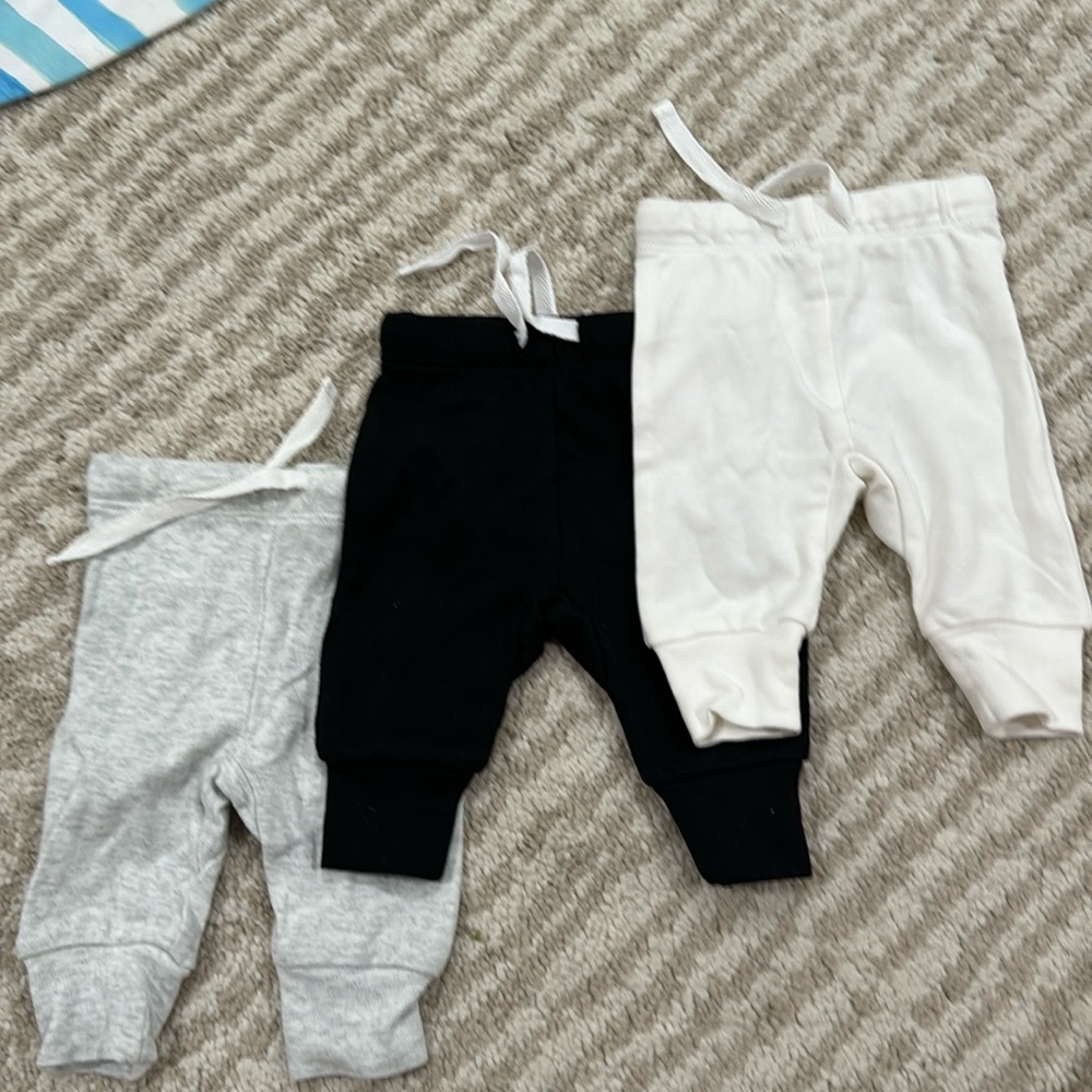 Set of 3 newborn pants.